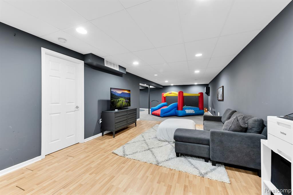 21015 GREENBRIAR Lane, South Lyon, MI 48178 — Photo 29