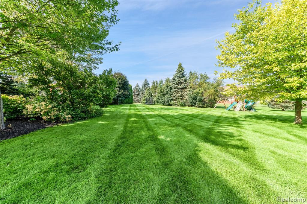 21015 GREENBRIAR Lane, South Lyon, MI 48178 — Photo 33