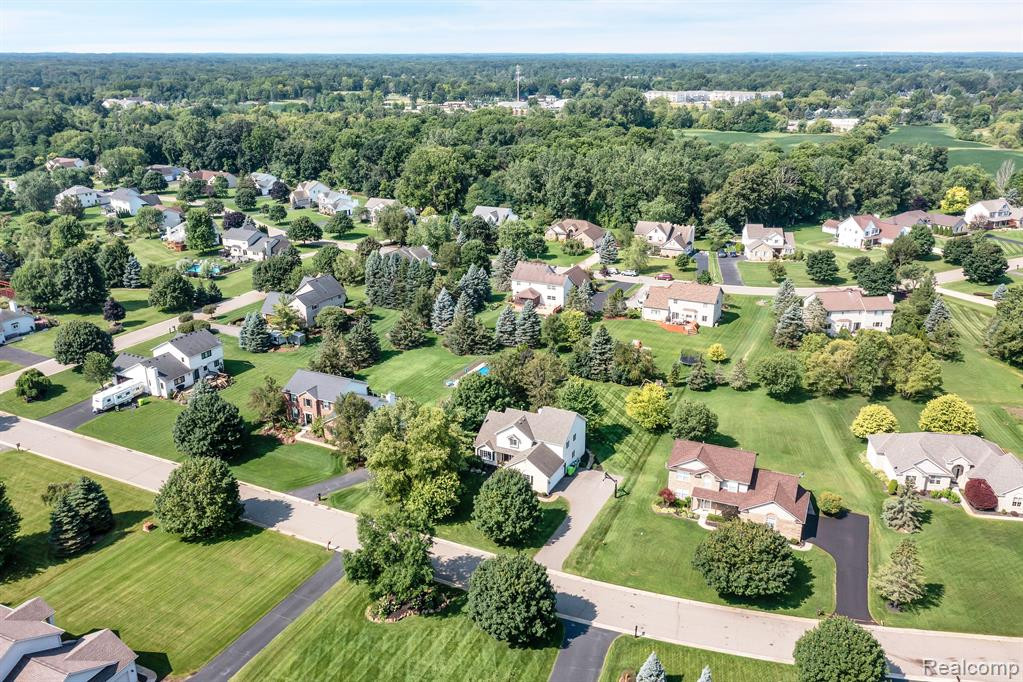21015 GREENBRIAR Lane, South Lyon, MI 48178 — Photo 44