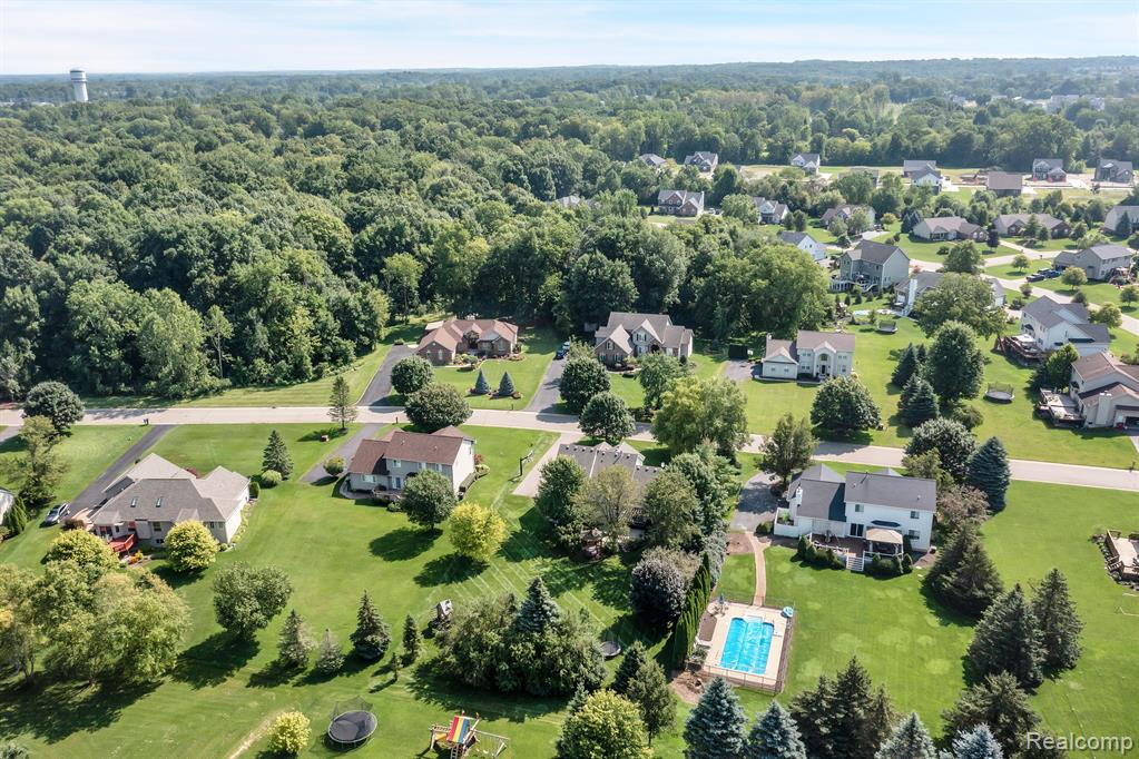21015 GREENBRIAR Lane, South Lyon, MI 48178 — Photo 45