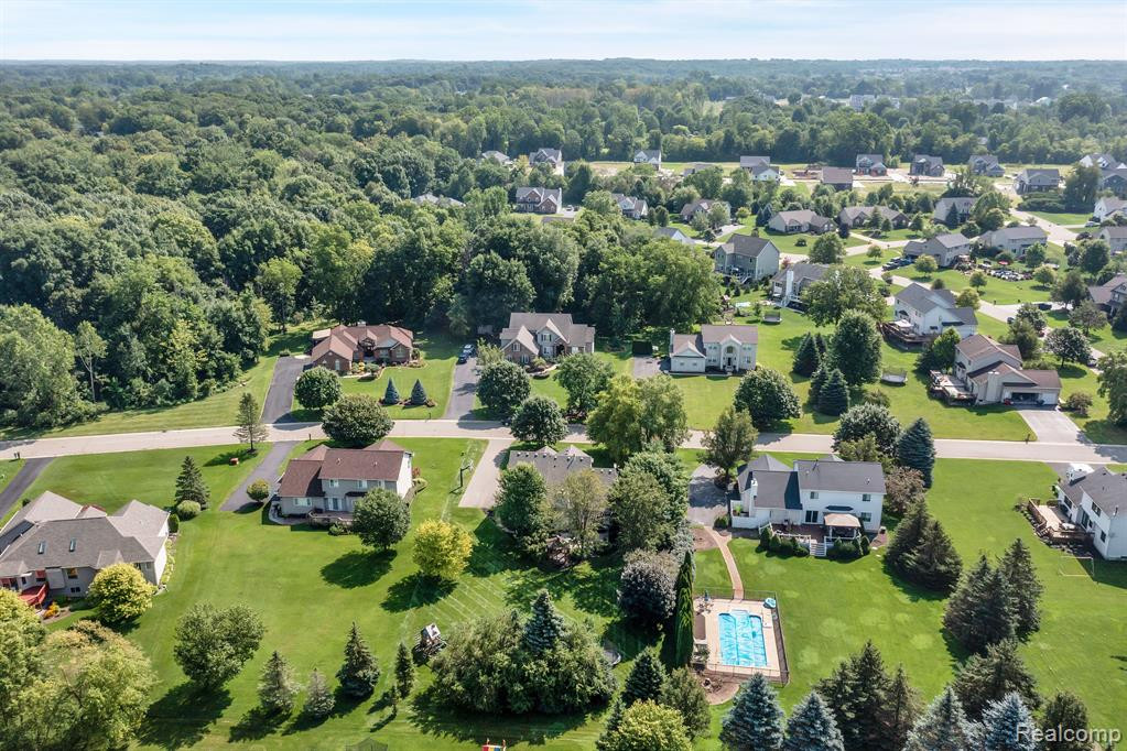 21015 GREENBRIAR Lane, South Lyon, MI 48178 — Photo 46