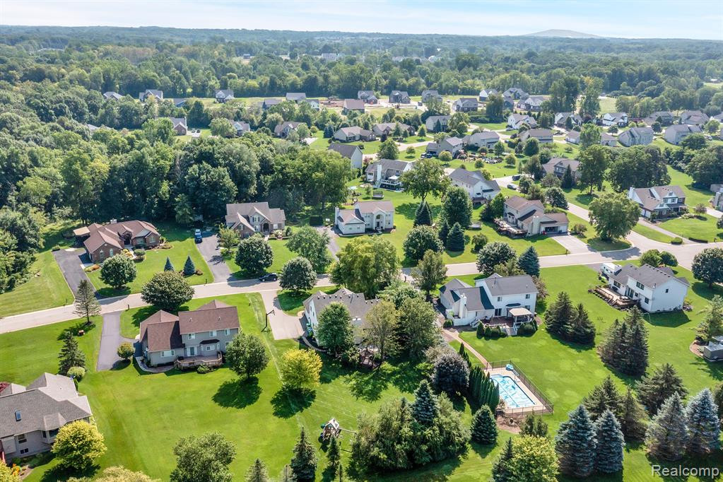 21015 GREENBRIAR Lane, South Lyon, MI 48178 — Photo 47