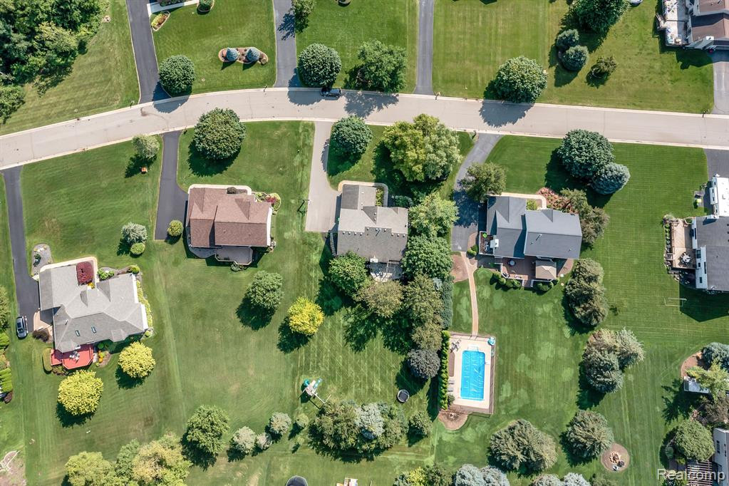 21015 GREENBRIAR Lane, South Lyon, MI 48178 — Photo 48