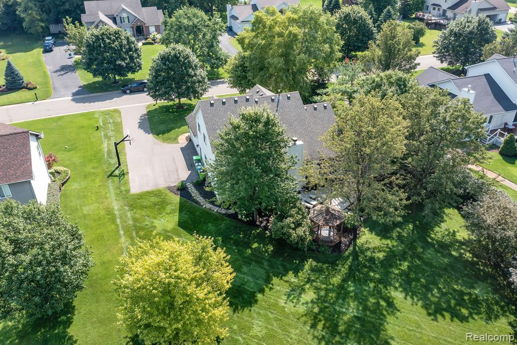 21015 GREENBRIAR Lane, South Lyon, MI 48178 — Photo 49