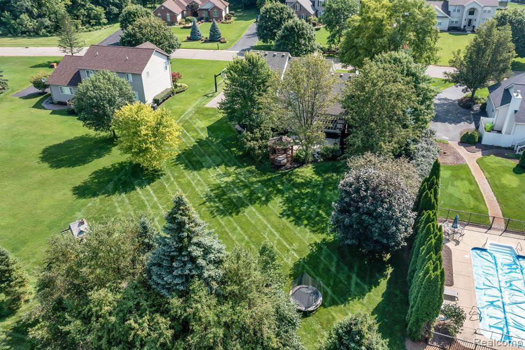 21015 GREENBRIAR Lane, South Lyon, MI 48178 — Photo 50