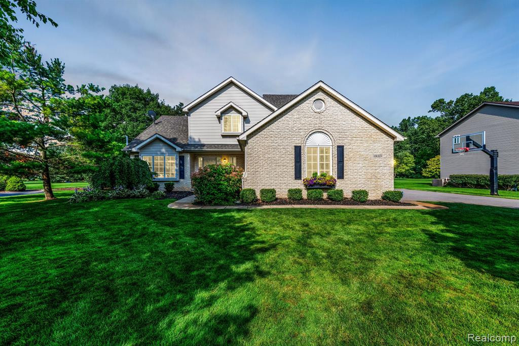 21015 GREENBRIAR Lane, South Lyon, MI 48178 — Photo 52