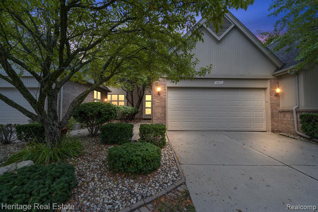 14872 STONEY BROOK Drive W, Shelby Twp, MI 48315 — Photo 2