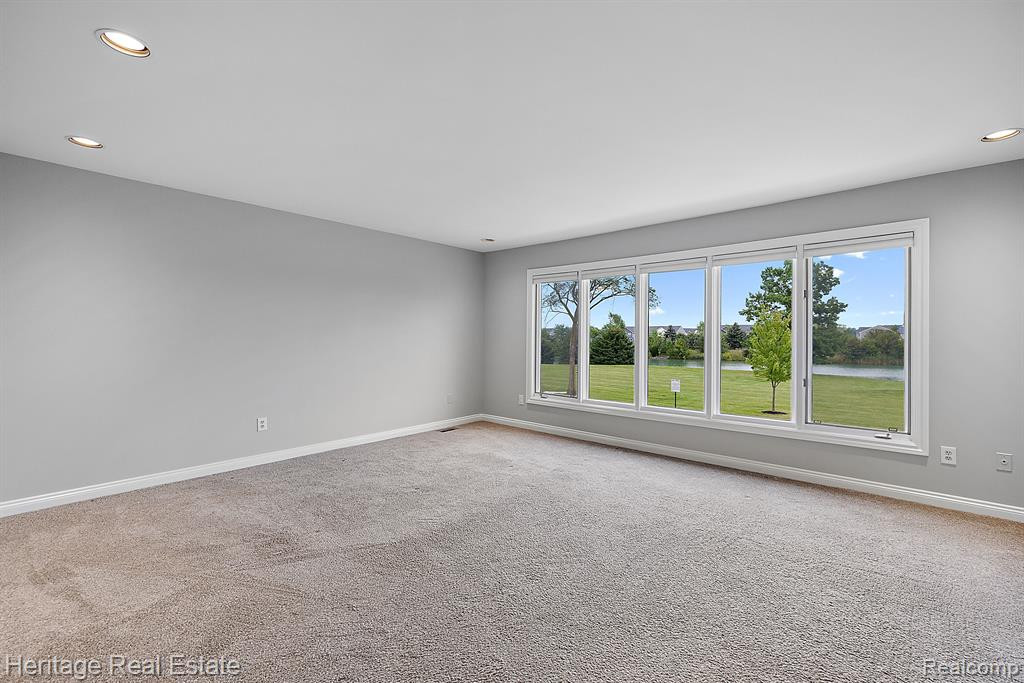 14872 STONEY BROOK Drive W, Shelby Twp, MI 48315 — Photo 19