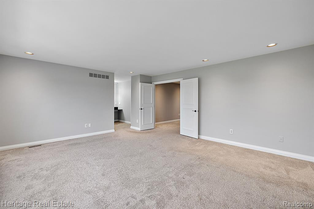 14872 STONEY BROOK Drive W, Shelby Twp, MI 48315 — Photo 20