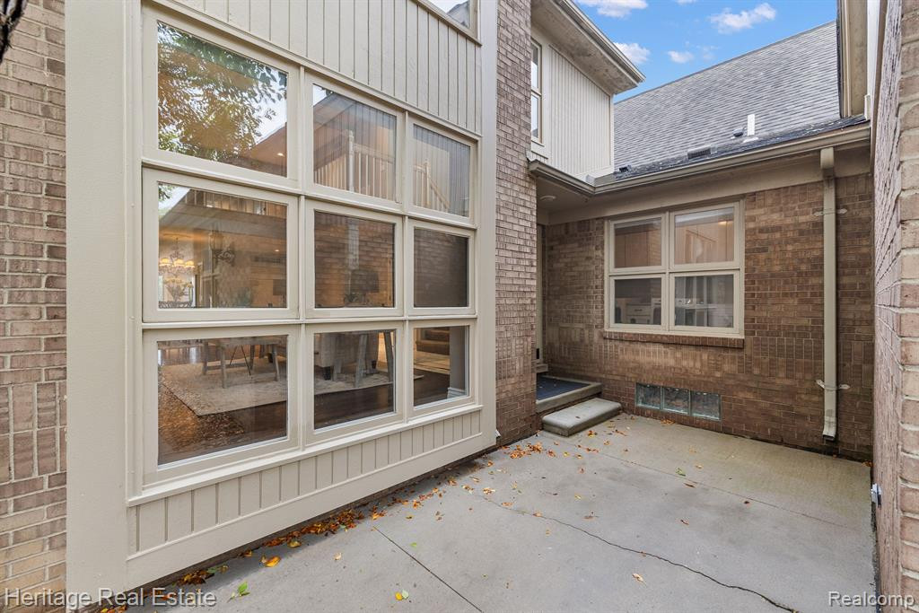 14872 STONEY BROOK Drive W, Shelby Twp, MI 48315 — Photo 29