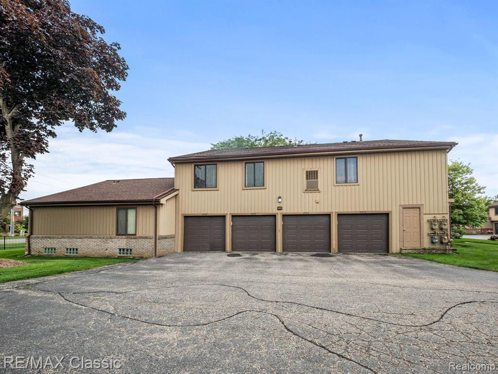41512 BEDFORD Drive, Canton, MI 48187 — Photo 2