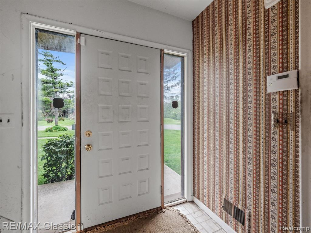 41512 BEDFORD Drive, Canton, MI 48187 — Photo 6