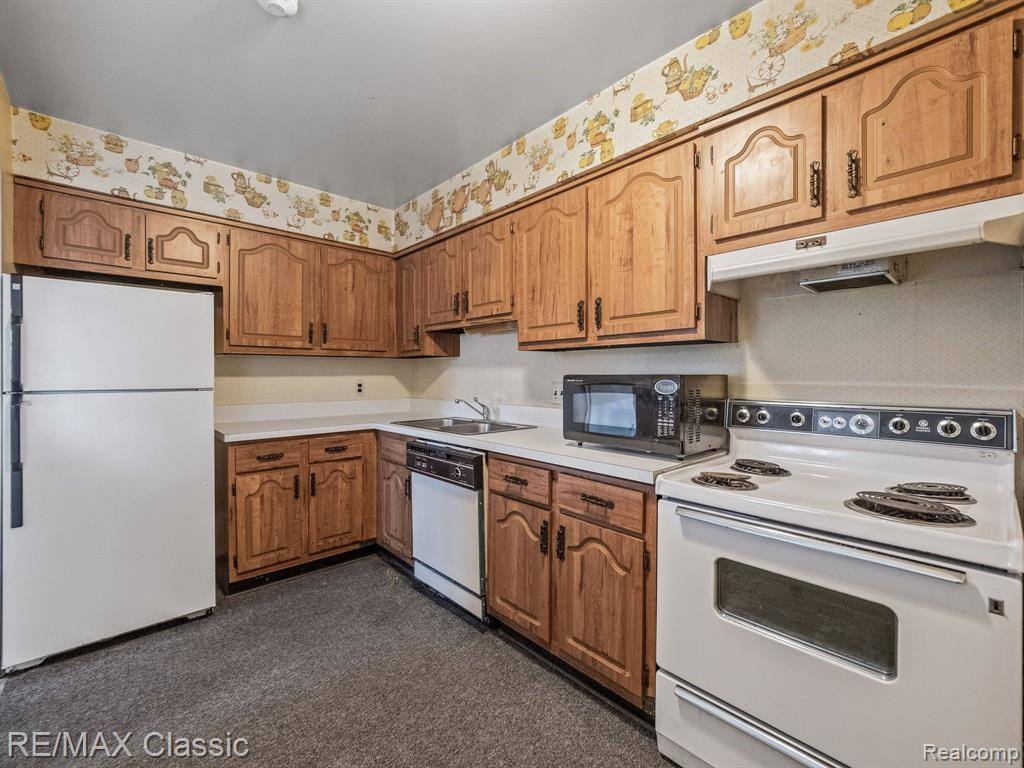 41512 BEDFORD Drive, Canton, MI 48187 — Photo 12