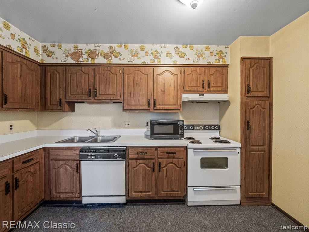 41512 BEDFORD Drive, Canton, MI 48187 — Photo 13