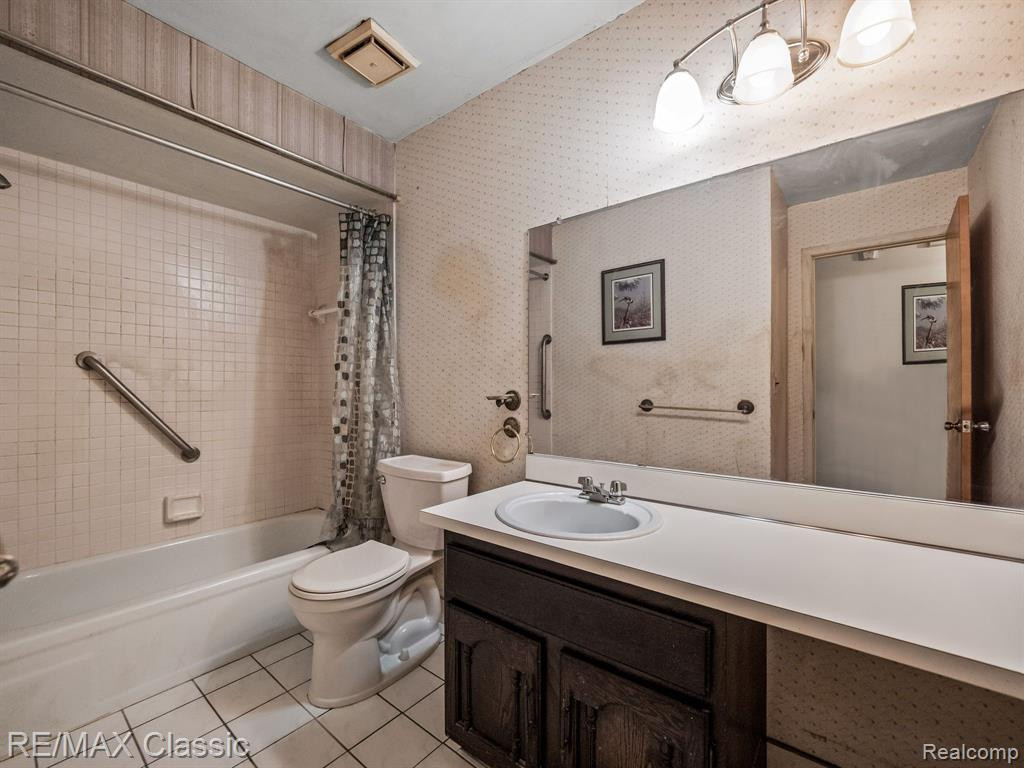 41512 BEDFORD Drive, Canton, MI 48187 — Photo 19