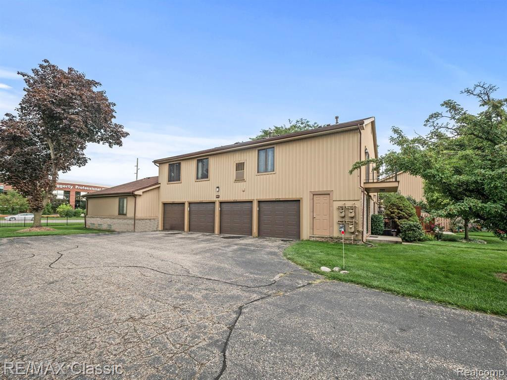 41512 BEDFORD Drive, Canton, MI 48187 — Photo 24