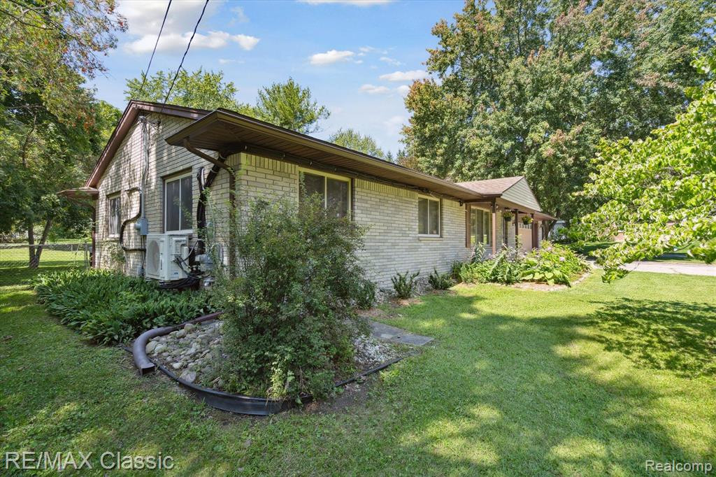 11940 POST Lane, South Lyon, MI 48178 — Photo 2