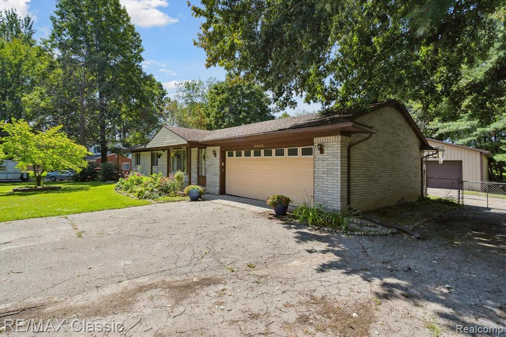 11940 POST Lane, South Lyon, MI 48178 — Photo 4