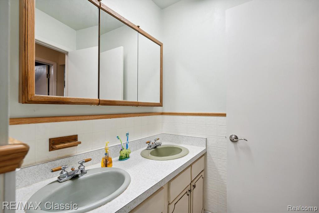 11940 POST Lane, South Lyon, MI 48178 — Photo 19