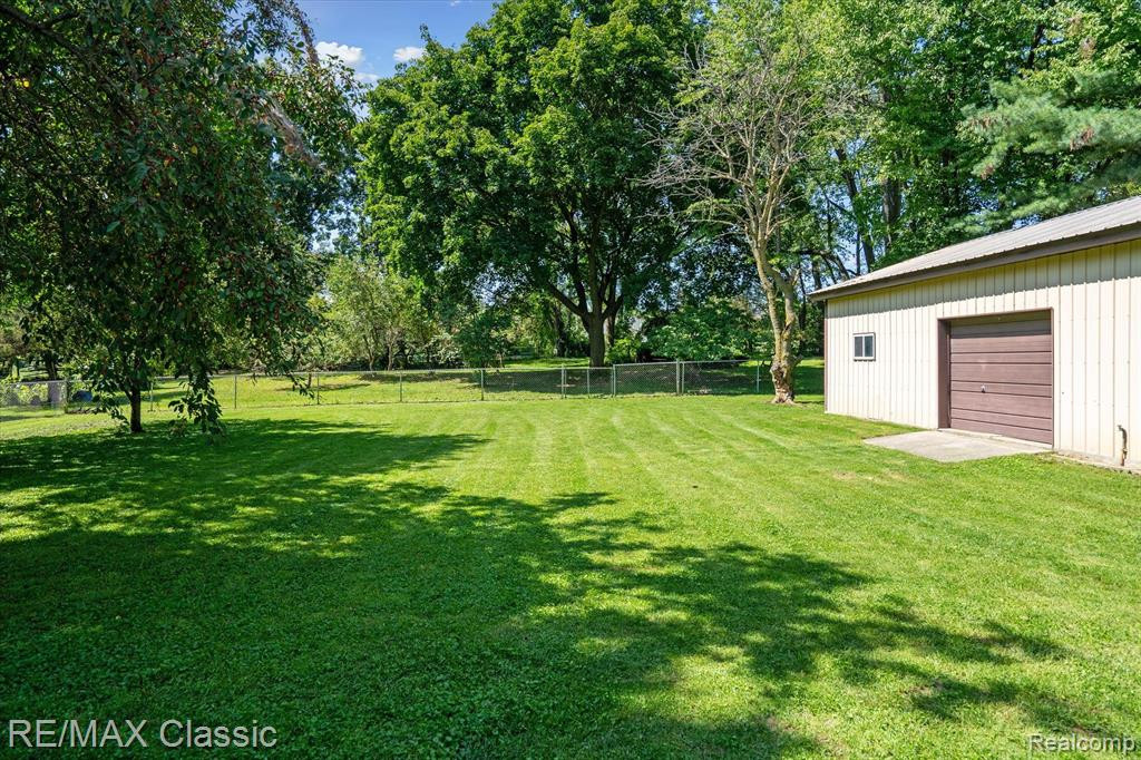 11940 POST Lane, South Lyon, MI 48178 — Photo 38