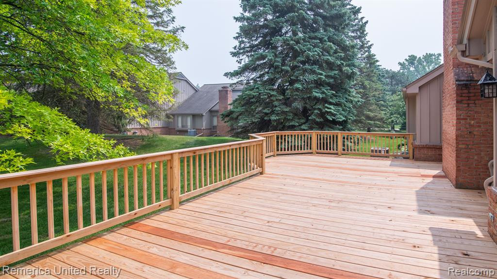 37681 Russett Drive, Farmington Hills, MI 48331 — Photo 8