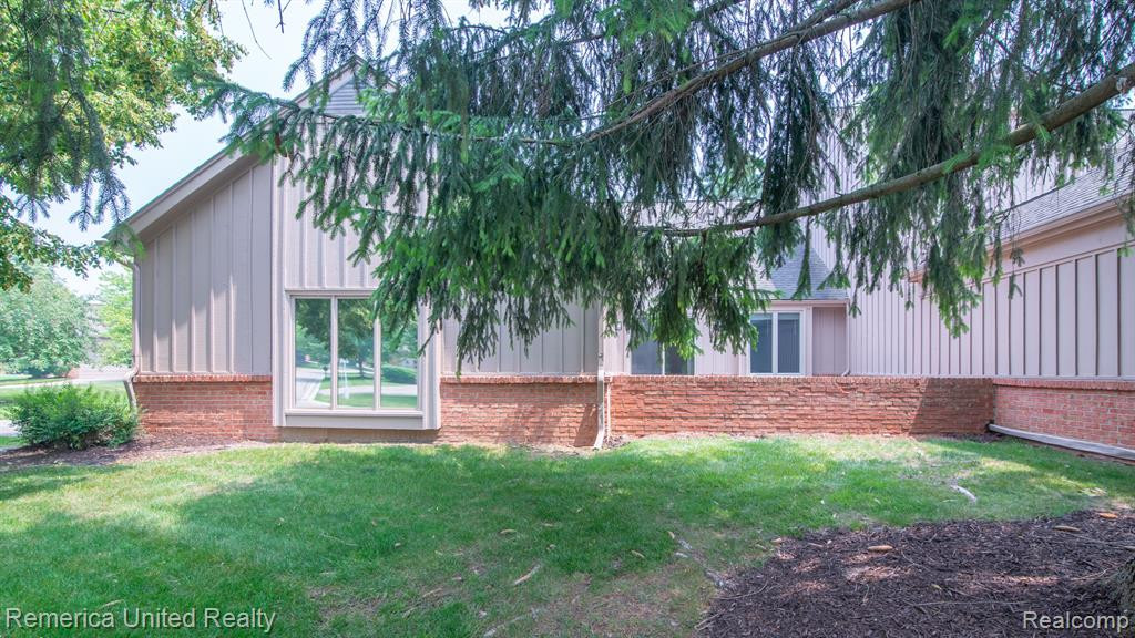 37681 Russett Drive, Farmington Hills, MI 48331 — Photo 11