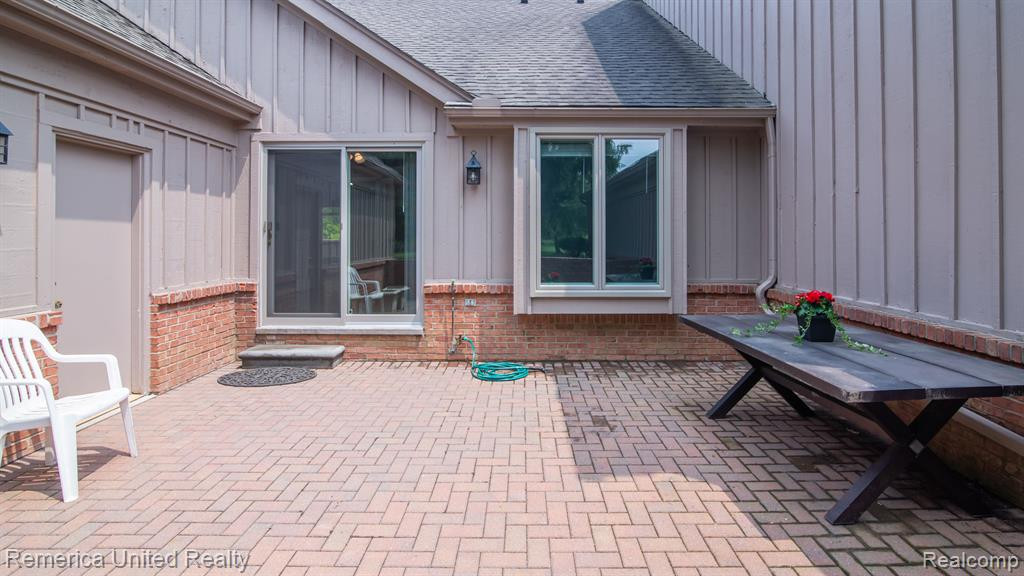 37681 Russett Drive, Farmington Hills, MI 48331 — Photo 12