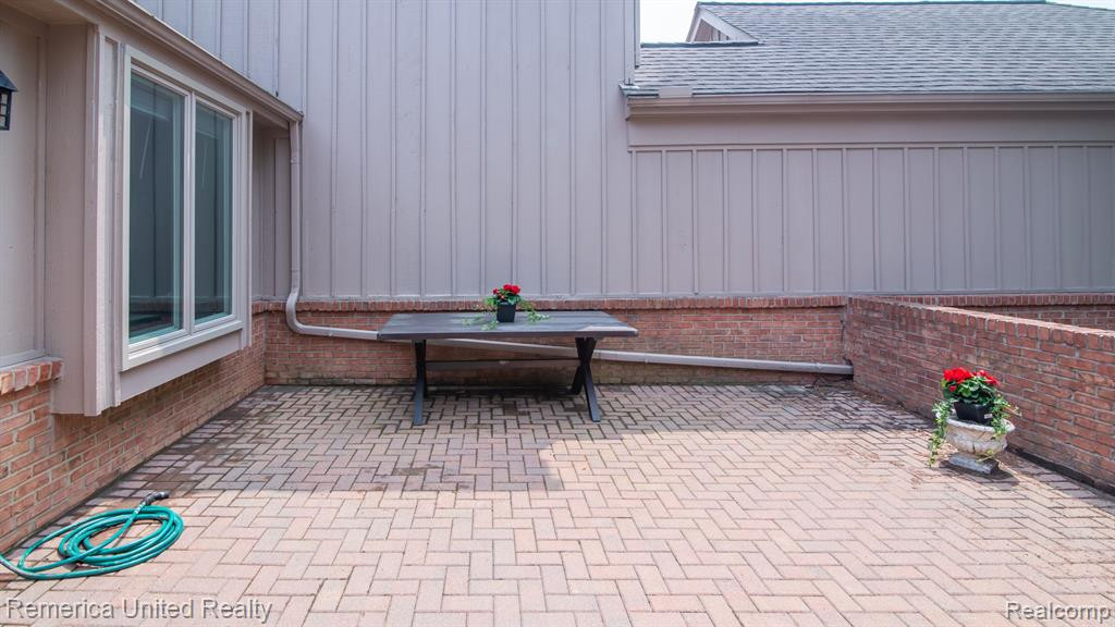 37681 Russett Drive, Farmington Hills, MI 48331 — Photo 13