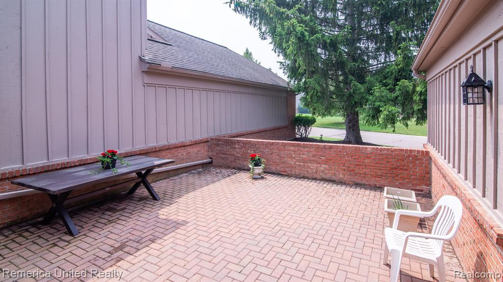 37681 Russett Drive, Farmington Hills, MI 48331 — Photo 14