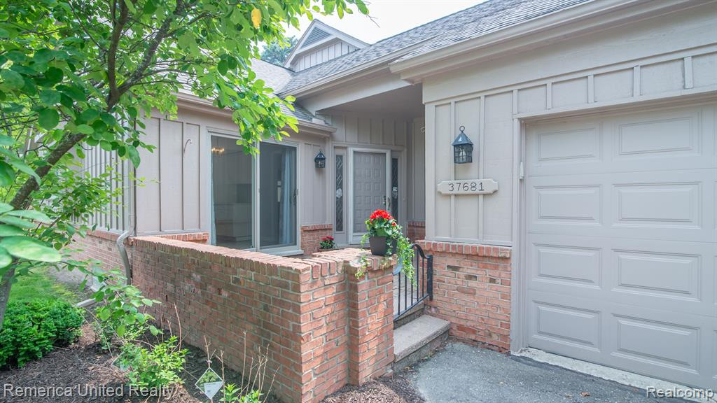 37681 Russett Drive, Farmington Hills, MI 48331 — Photo 18