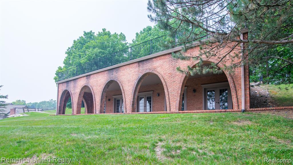 37681 Russett Drive, Farmington Hills, MI 48331 — Photo 19