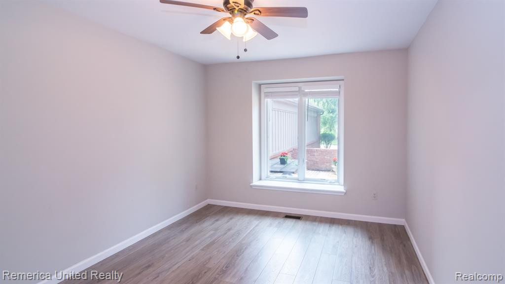 37681 Russett Drive, Farmington Hills, MI 48331 — Photo 46