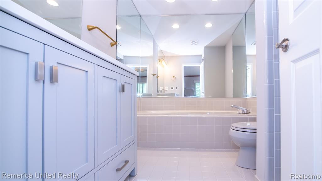 37681 Russett Drive, Farmington Hills, MI 48331 — Photo 51