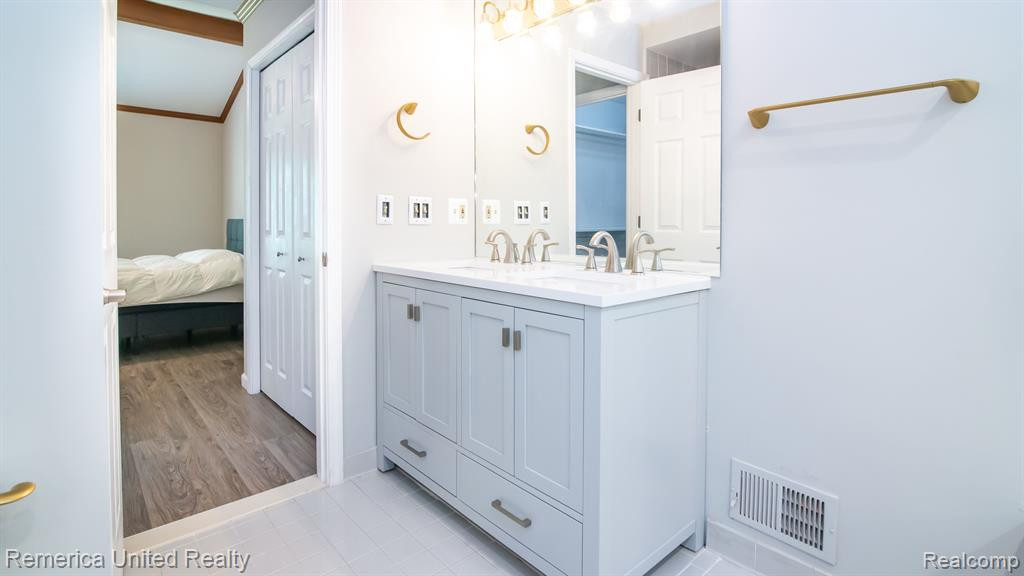 37681 Russett Drive, Farmington Hills, MI 48331 — Photo 53