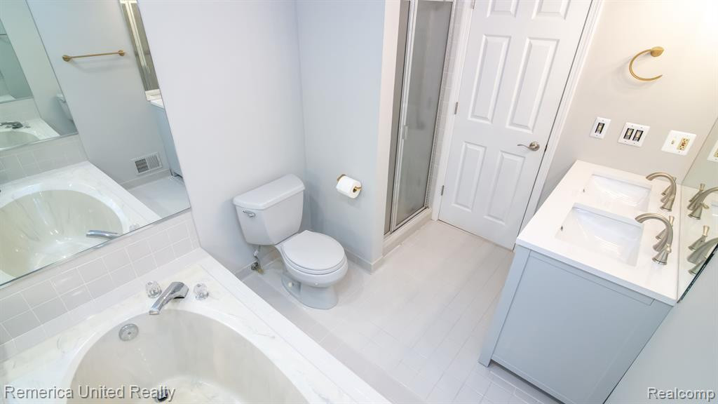 37681 Russett Drive, Farmington Hills, MI 48331 — Photo 54