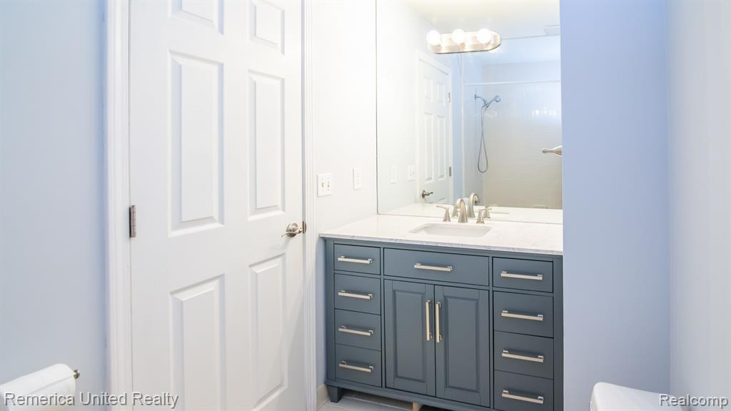 37681 Russett Drive, Farmington Hills, MI 48331 — Photo 55