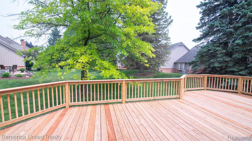 37681 Russett Drive, Farmington Hills, MI 48331 — Photo 62