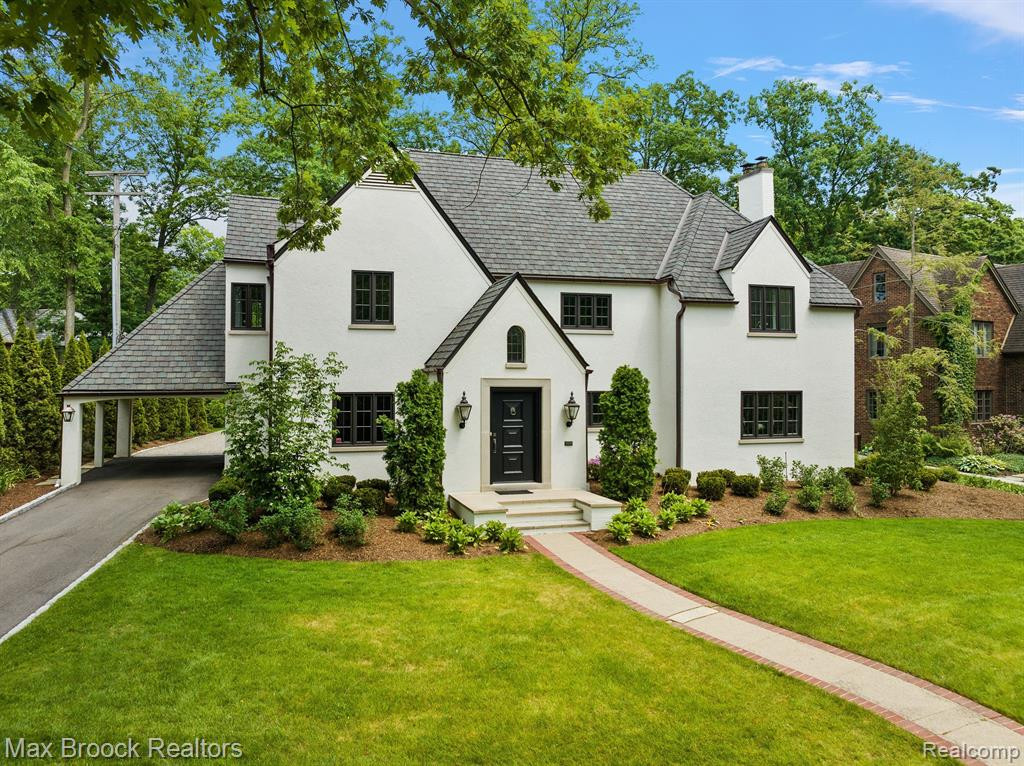 2105 WALLINGFORD Road, Ann Arbor, MI 48104 — Photo 2