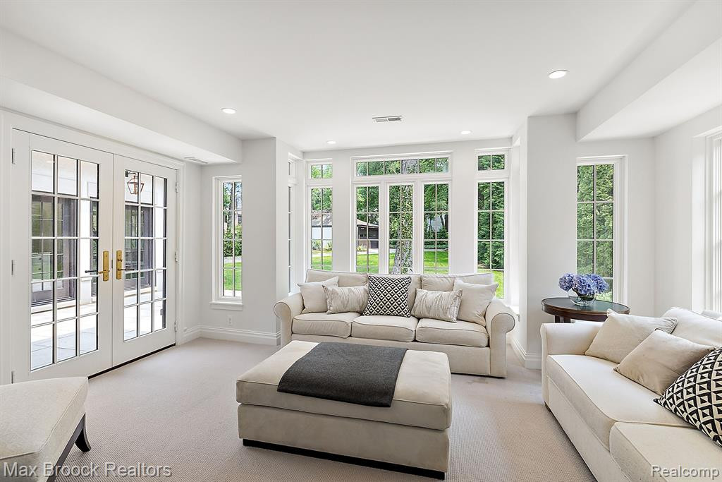 2105 WALLINGFORD Road, Ann Arbor, MI 48104 — Photo 8