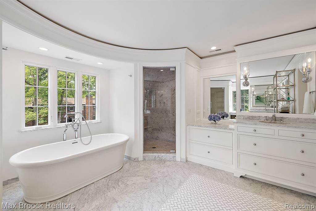 2105 WALLINGFORD Road, Ann Arbor, MI 48104 — Photo 26