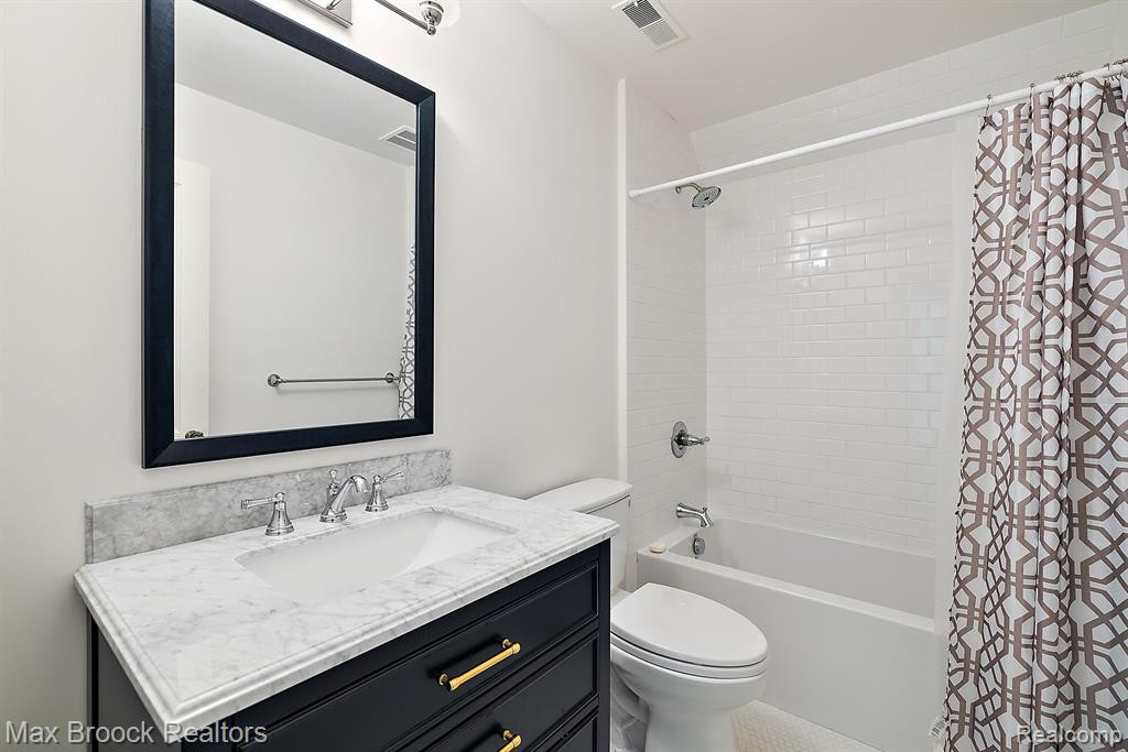 2105 WALLINGFORD Road, Ann Arbor, MI 48104 — Photo 34