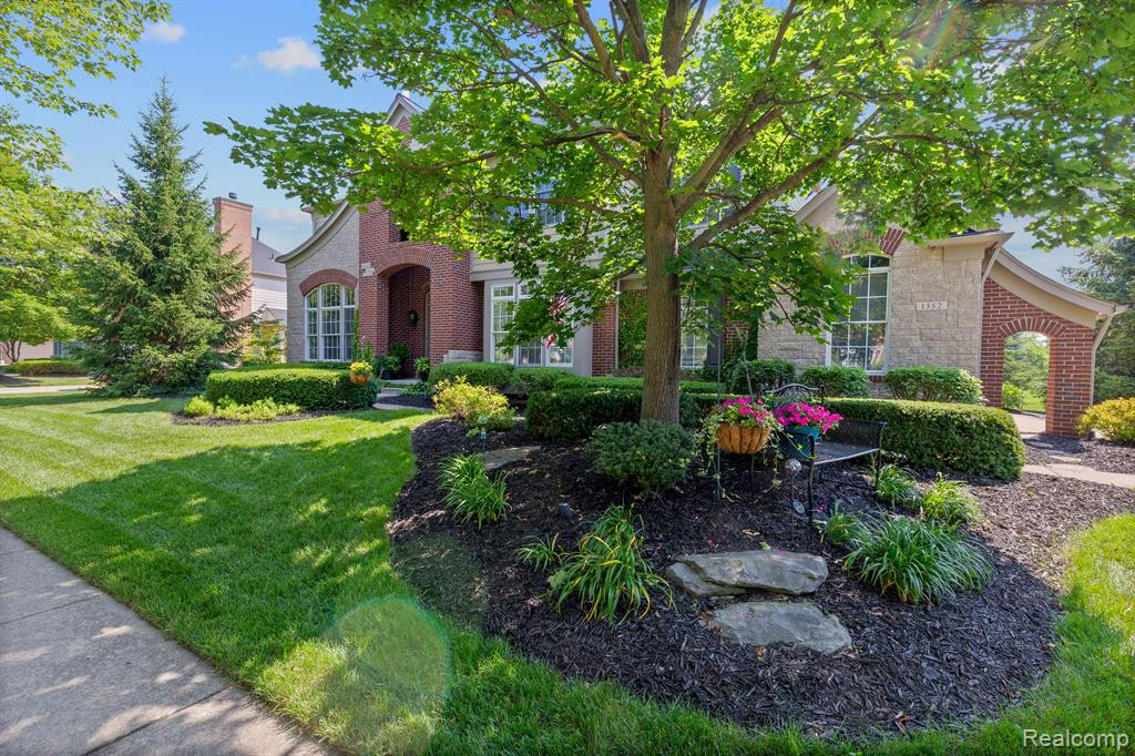 1352 COLONADE Court, Canton, MI 48187 — Photo 3