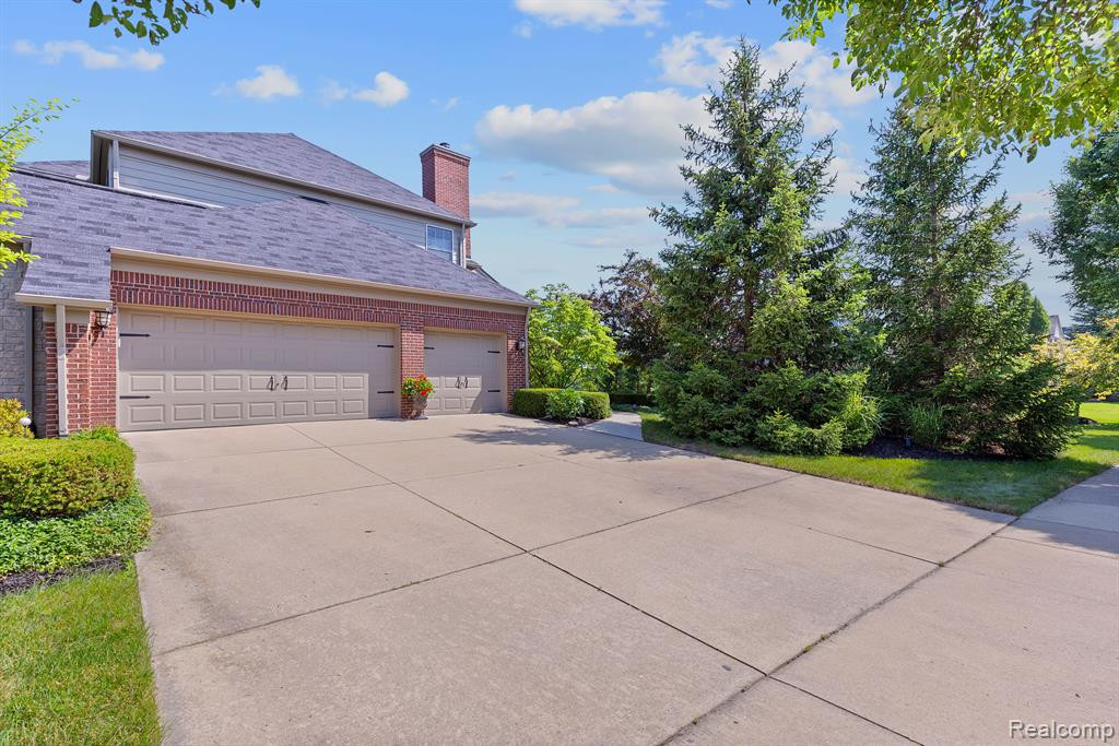 1352 COLONADE Court, Canton, MI 48187 — Photo 5