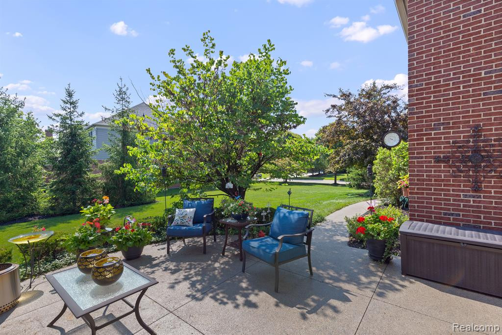 1352 COLONADE Court, Canton, MI 48187 — Photo 6