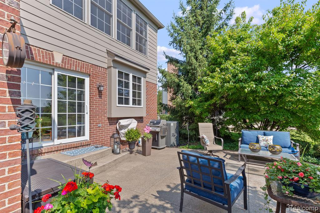 1352 COLONADE Court, Canton, MI 48187 — Photo 7