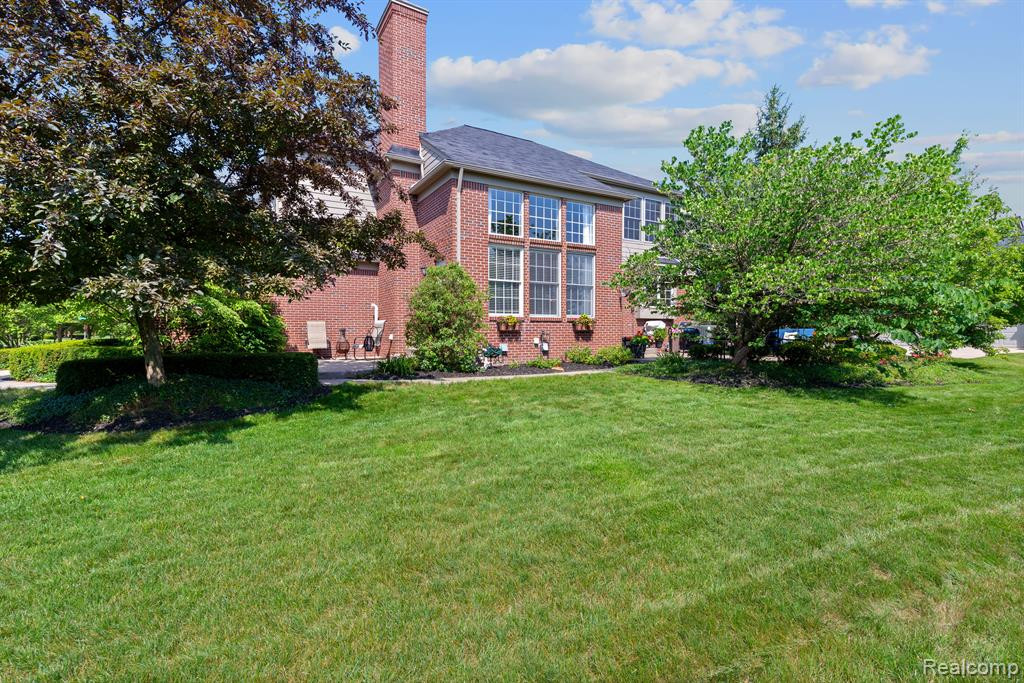 1352 COLONADE Court, Canton, MI 48187 — Photo 9