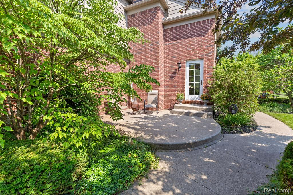 1352 COLONADE Court, Canton, MI 48187 — Photo 10