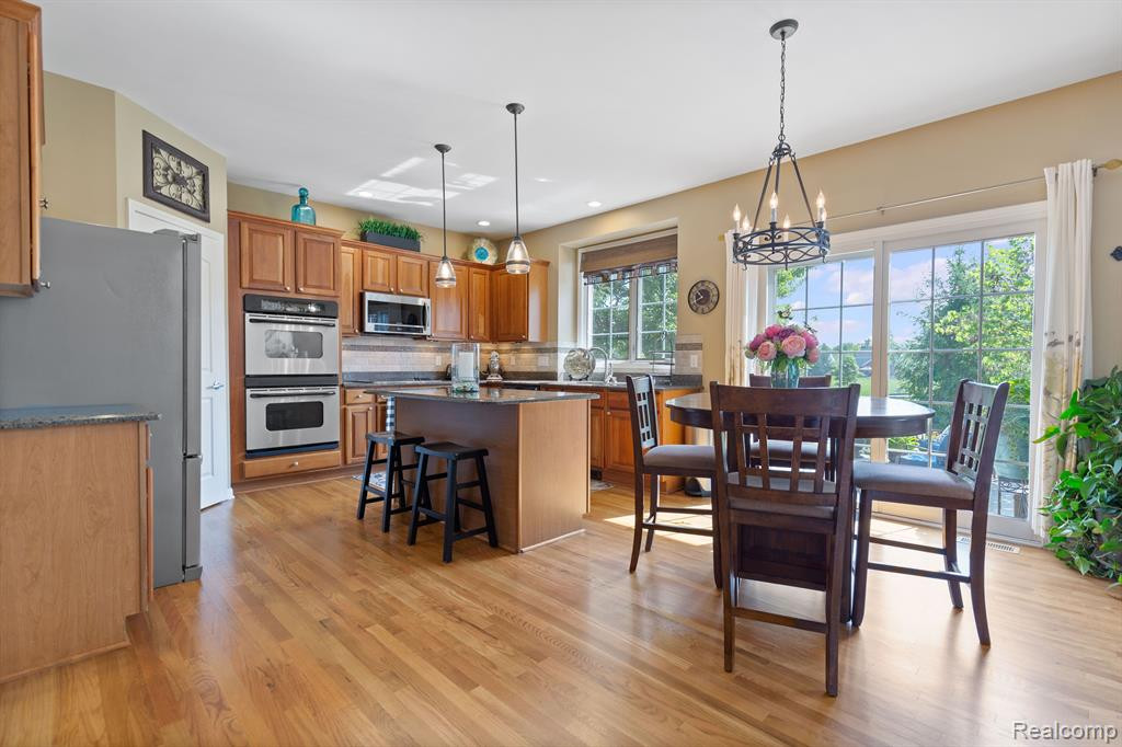 1352 COLONADE Court, Canton, MI 48187 — Photo 15
