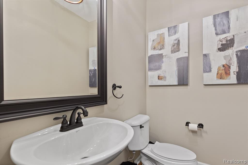 1352 COLONADE Court, Canton, MI 48187 — Photo 25