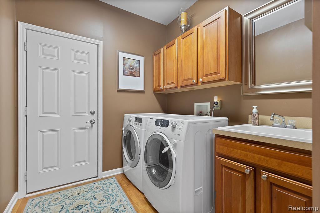 1352 COLONADE Court, Canton, MI 48187 — Photo 26